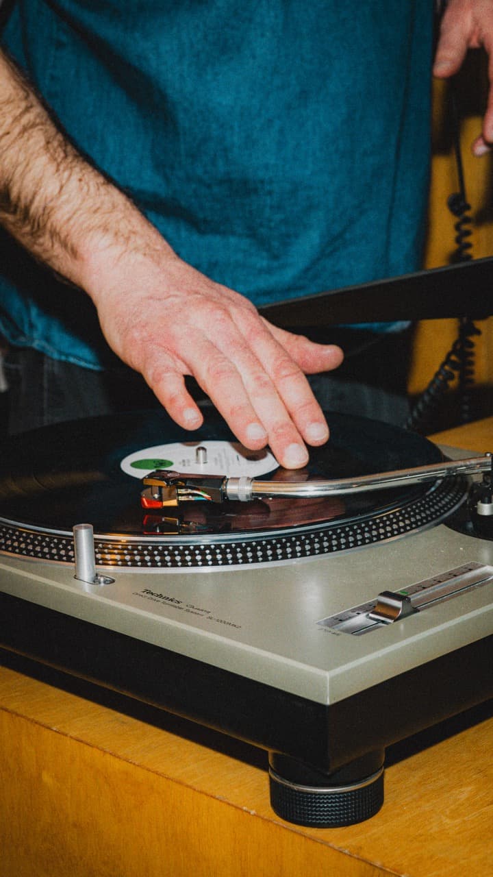 Loop 51 DJ Open Decks vinyl turntable setup